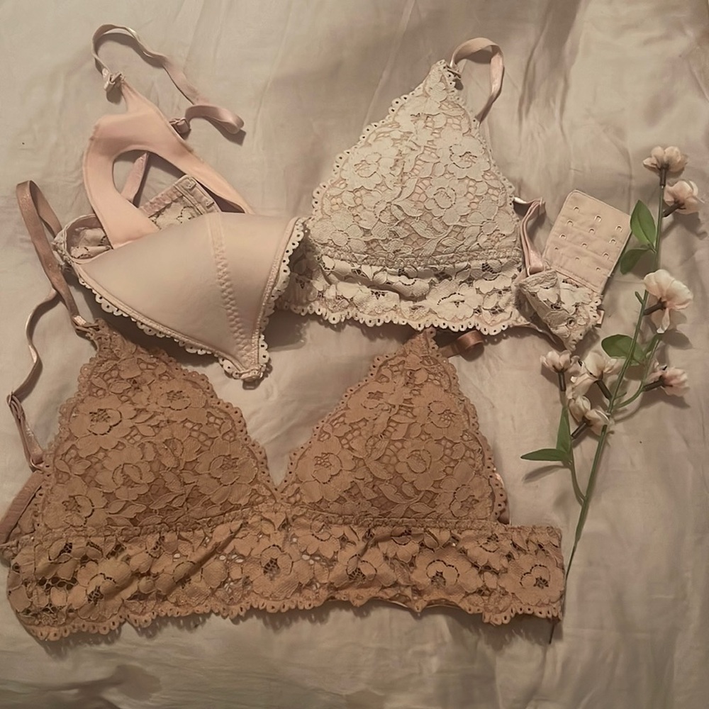 2 Momanda Breastfeeding bras. SUPER COMFY 34B/C